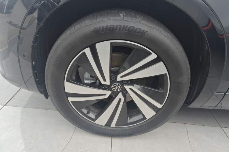 Used Volkswagen Tavendor 2024 380TSI All-Wheel Drive R-Line Cruise Edition Exterior 4