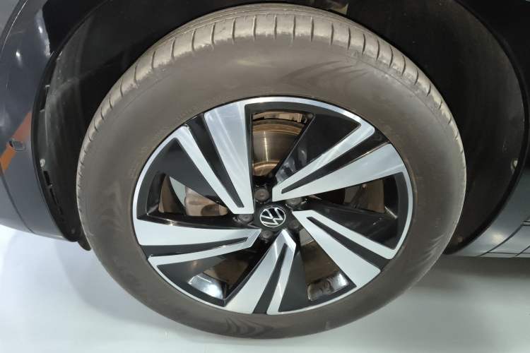 Used Volkswagen Tavendor 2024 380TSI All-Wheel Drive R-Line Cruise Edition Exterior 4