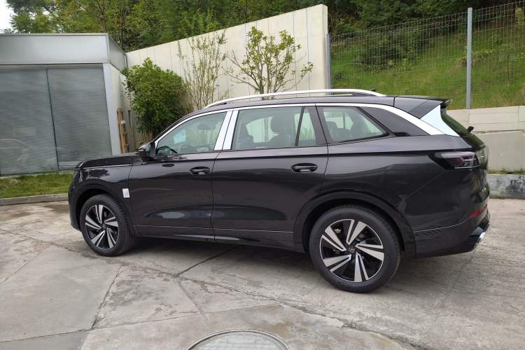 Used Volkswagen Tavendor 2024 Facelifted 380TSI All-Wheel Drive R-Line Cruise Premium Edition Exterior 5