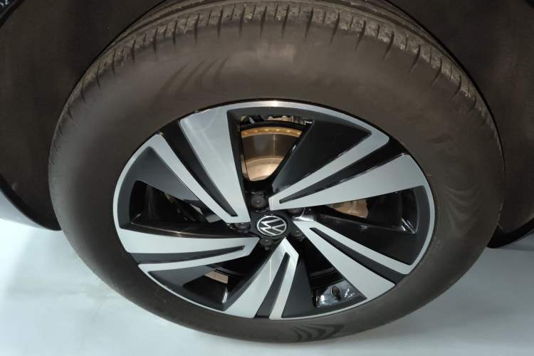 Used Volkswagen Tavendor 2024 380TSI All-Wheel Drive R-Line Cruise Edition Exterior 5