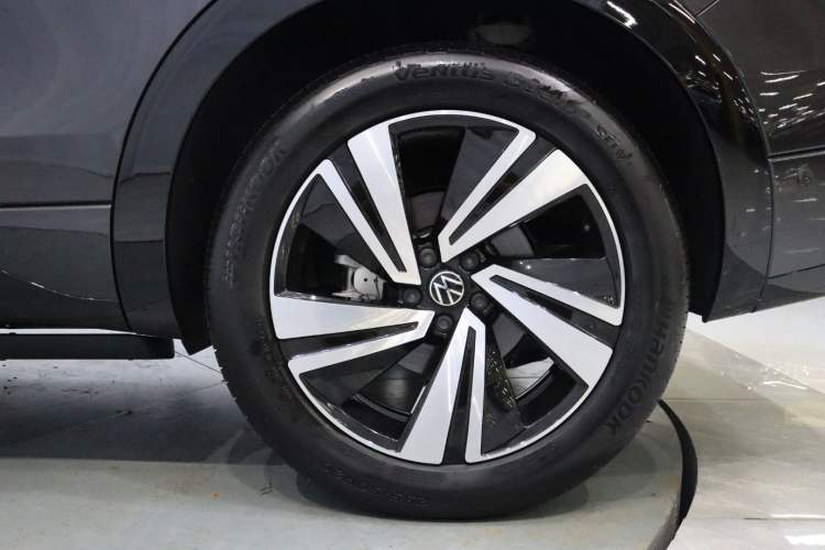 Used Volkswagen Tavendor 2024 380TSI All-Wheel-Drive R-Line Cruise Premium Edition Exterior 8