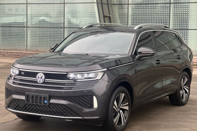 Used Volkswagen Tavendor 2024 Facelifted 380TSI All-Wheel Drive R-Line Cruise Premium Edition Exterior 9