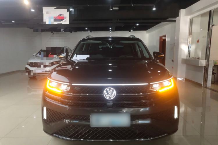 Used Volkswagen Tavendor 2024 380TSI All-Wheel Drive R-Line Cruise Edition Front