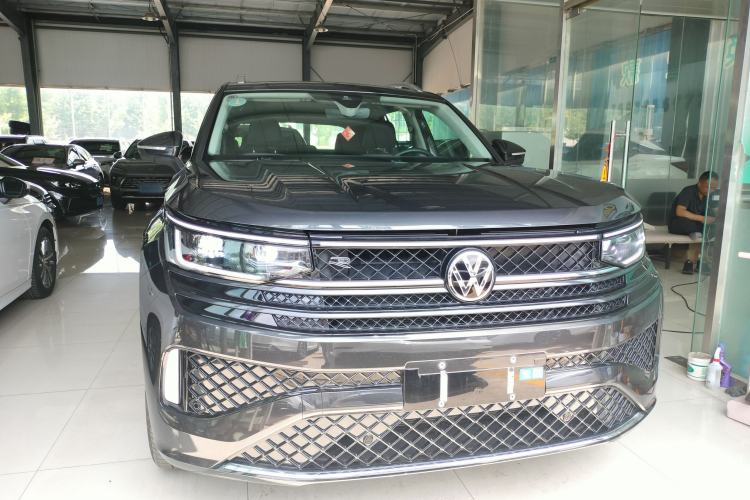 Used Volkswagen Tavendor 2024 380TSI All-Wheel-Drive R-Line Cruise Premium Edition Front
