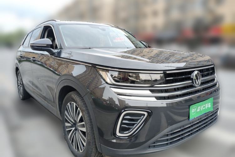 Used Volkswagen Tavendor 2024 330TSI Luxury Touring - All-Inclusive Edition Front Right 45 Deg