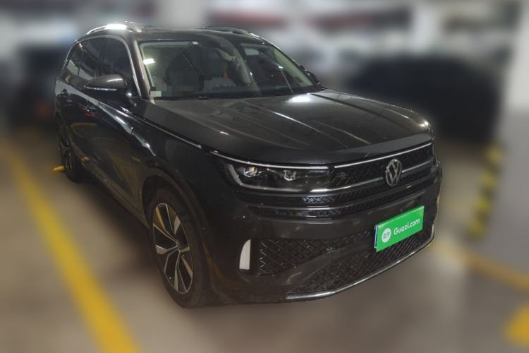 Used Volkswagen Tavendor 2024 380TSI All-Wheel-Drive R-Line Journey Shared Enjoyment Model Front Right 45 Deg