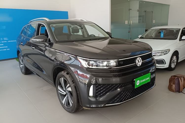 Used Volkswagen Tavendor 2024 Facelifted 380TSI All-Wheel Drive R-Line Cruise Premium Edition Front Right 45 Deg