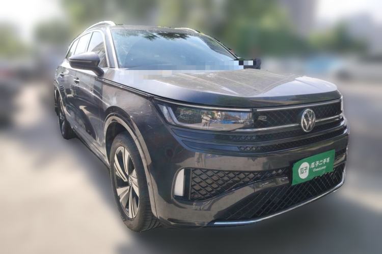 Used Volkswagen Tavendor 2024 380TSI All-Wheel Drive R-Line Cruise Edition Front Right 45 Deg