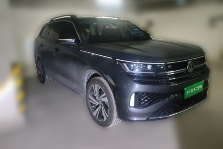 Used Volkswagen Tavendor 2024 Facelifted 380TSI All-Wheel Drive R-Line Cruise Premium Edition Front Right 45 Deg