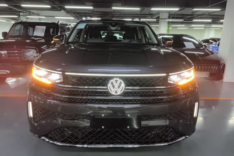 Used Volkswagen Tavendor 2024 380TSI All-Wheel Drive R-Line Cruise Edition Front