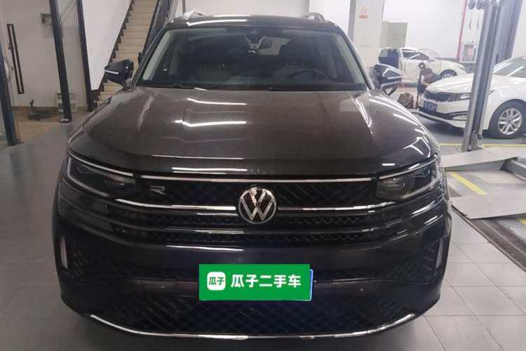 Used Volkswagen Tavendor 2024 380TSI All-Wheel-Drive R-Line Cruise Premium Edition Front