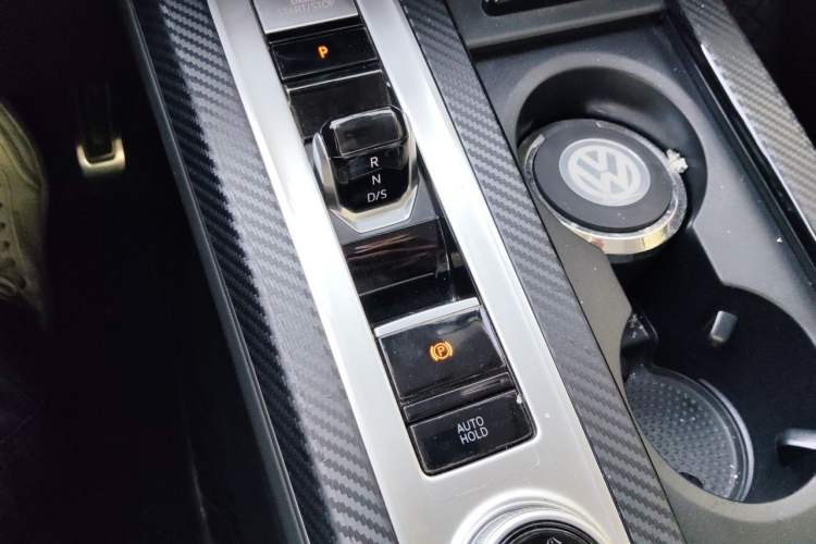Used Volkswagen Tavendor 2024 380TSI All-Wheel Drive R-Line Cruise Edition Gear Lever