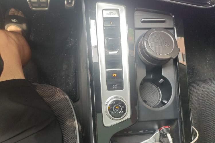 Used Volkswagen Tavendor 2024 380TSI All-Wheel Drive R-Line Cruise Edition Gear Lever