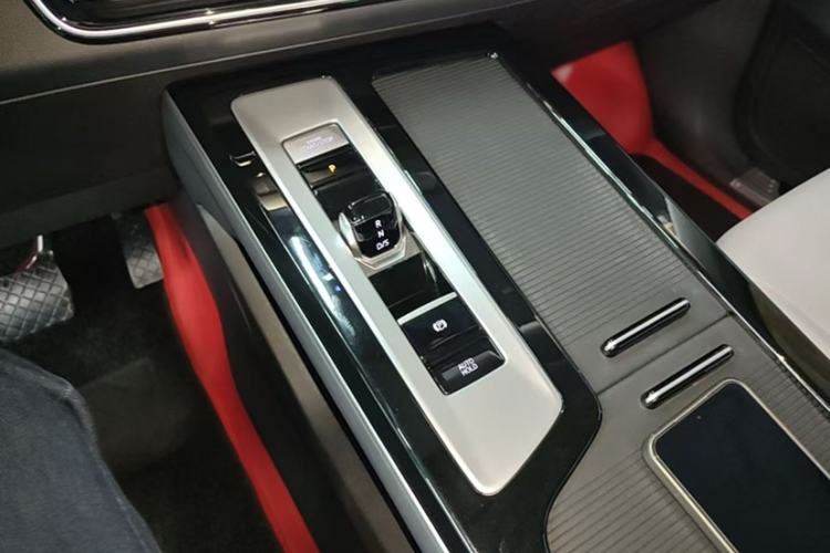 Used Volkswagen Tavendor 2024 330TSI Luxury Touring Edition Gear Lever