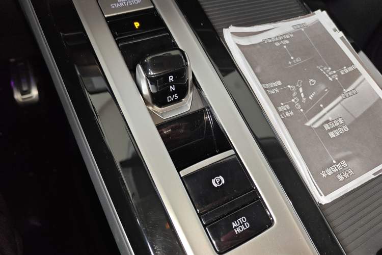 Used Volkswagen Tavendor 2024 380TSI All-Wheel Drive R-Line Cruise Edition Gear Lever