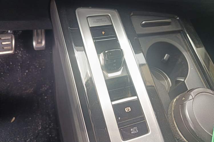 Used Volkswagen Tavendor 2024 380TSI All-Wheel Drive R-Line Cruise Edition Gear Lever