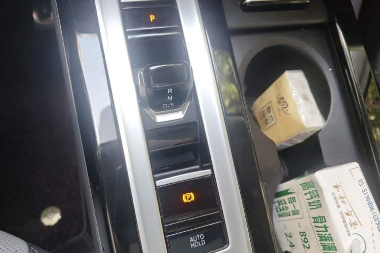 Used Volkswagen Tavendor 2024 380TSI All-Wheel Drive R-Line Cruise Edition Gear Lever