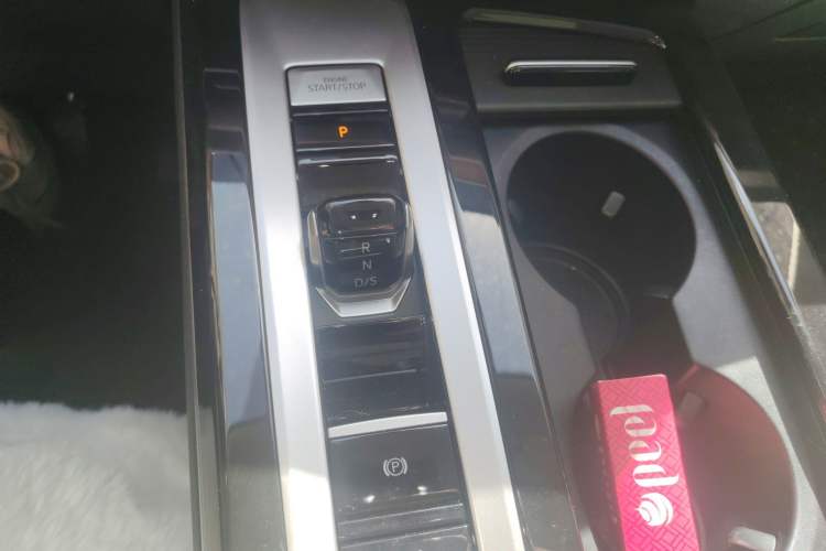 Used Volkswagen Tavendor 2024 330TSI Luxury Touring - All-Inclusive Edition Gear Lever