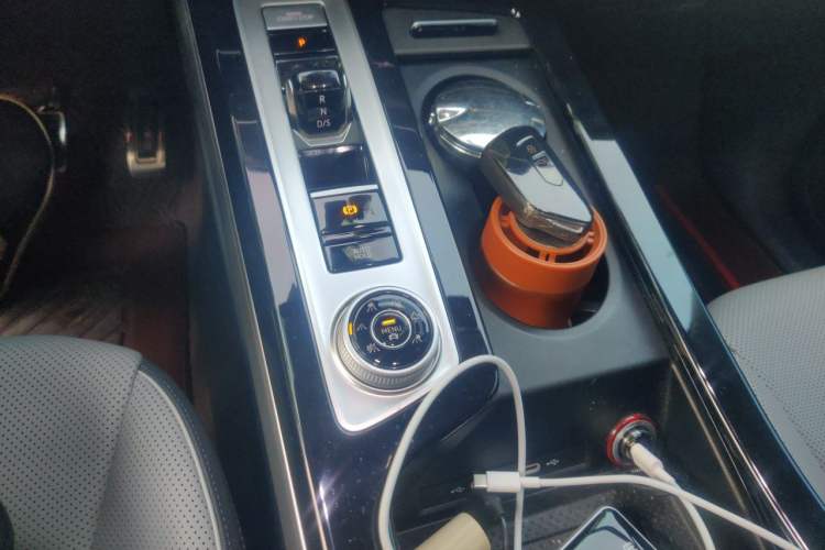 Used Volkswagen Tavendor 2024 380TSI All-Wheel Drive R-Line Cruise Edition Gear Lever