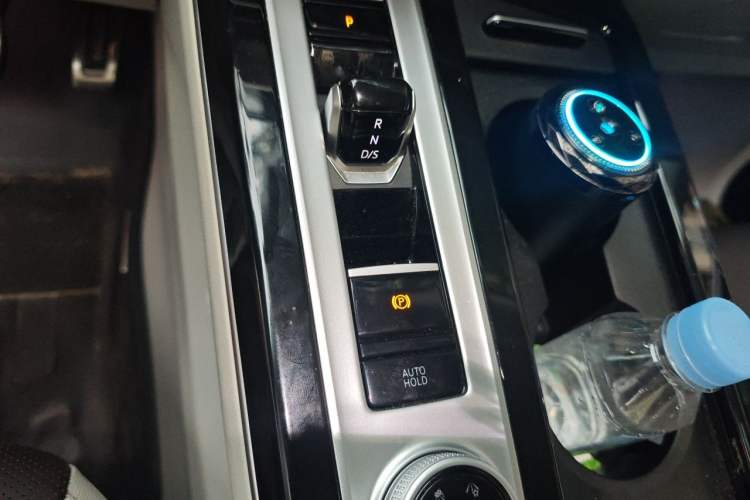 Used Volkswagen Tavendor 2024 380TSI All-Wheel-Drive R-Line Journey Shared Enjoyment Model Gear Lever