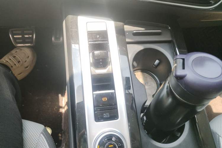 Used Volkswagen Tavendor 2024 380TSI All-Wheel Drive R-Line Cruise Edition Gear Lever