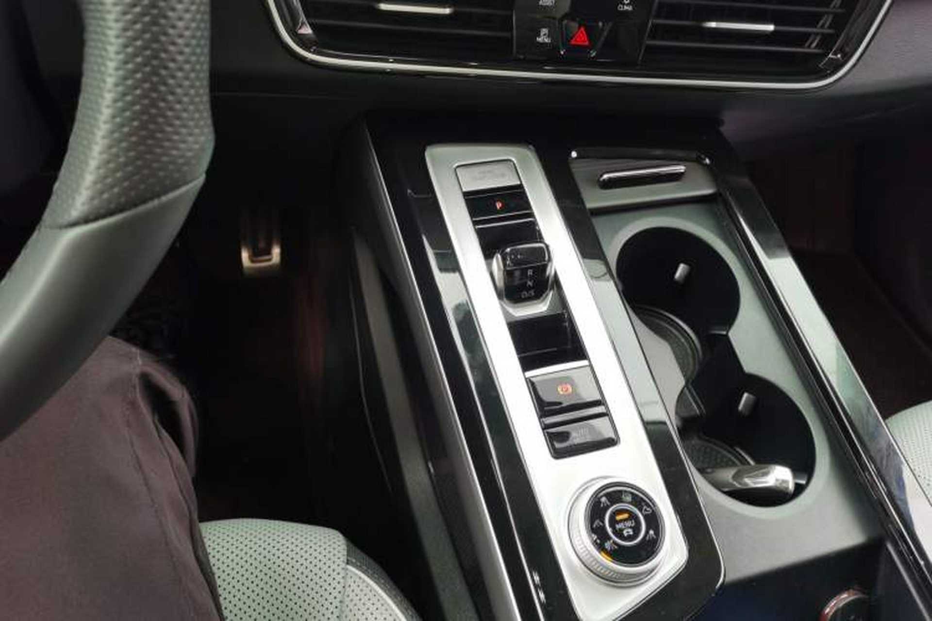 Used Volkswagen Tavendor 2024 Facelifted 380TSI All-Wheel Drive R-Line Cruise Premium Edition Gear Lever