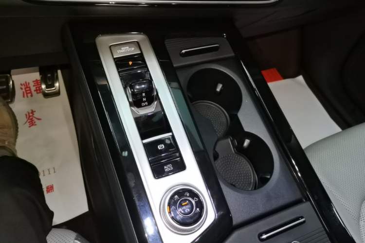 Used Volkswagen Tavendor 2024 380TSI All-Wheel Drive R-Line Cruise Edition Gear Lever
