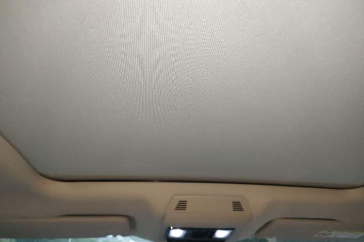 Used Volkswagen Tavendor 2024 380TSI All-Wheel Drive R-Line Cruise Edition Headliner