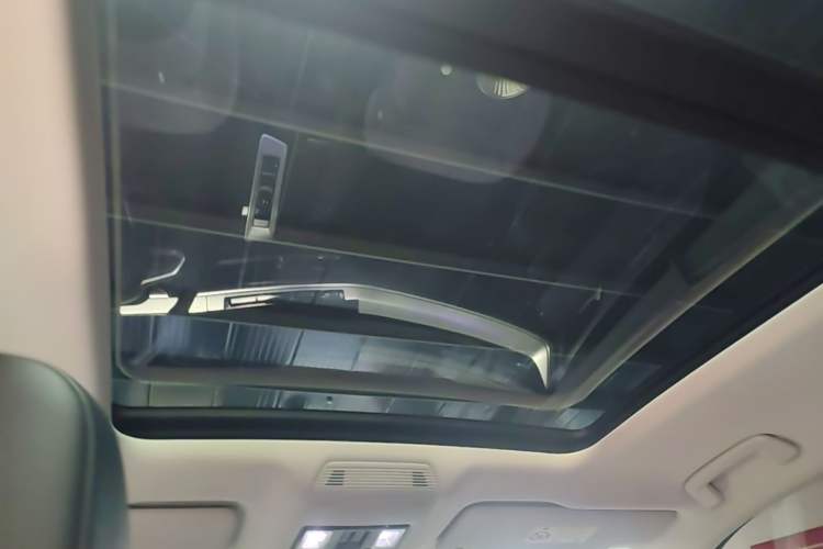 Used Volkswagen Tavendor 2024 330TSI Luxury Touring - All-Inclusive Edition Headliner