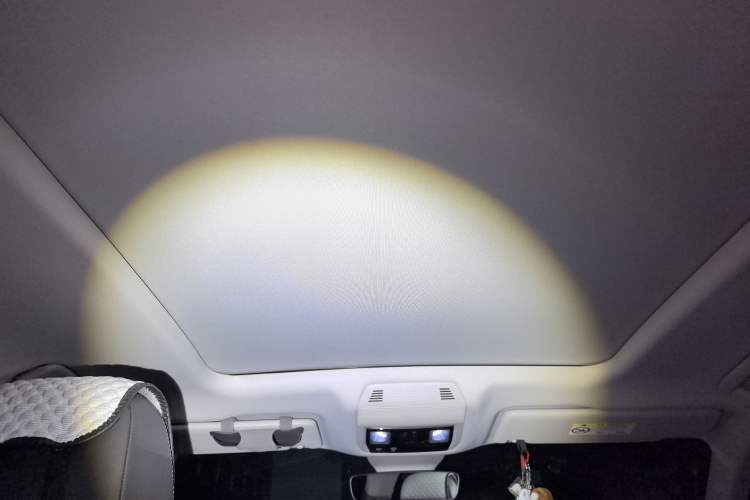Used Volkswagen Tavendor 2024 380TSI All-Wheel Drive R-Line Cruise Edition Headliner