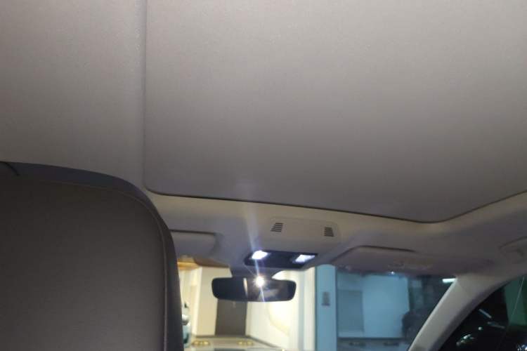 Used Volkswagen Tavendor 2024 380TSI All-Wheel-Drive R-Line Cruise Premium Edition Headliner