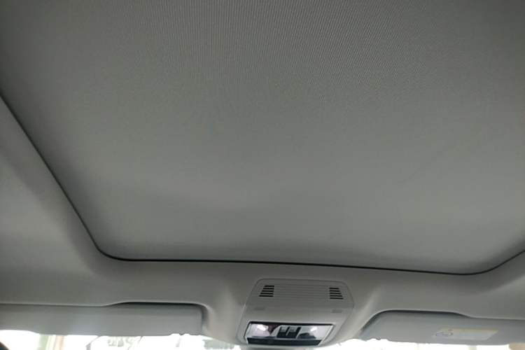 Used Volkswagen Tavendor 2024 380TSI All-Wheel-Drive R-Line Cruise Premium Edition Headliner