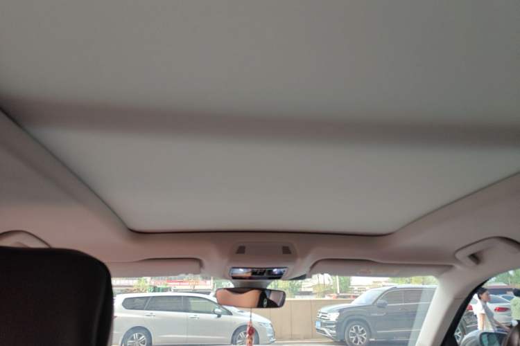 Used Volkswagen Tavendor 2024 380TSI All-Wheel Drive R-Line Cruise Edition Headliner