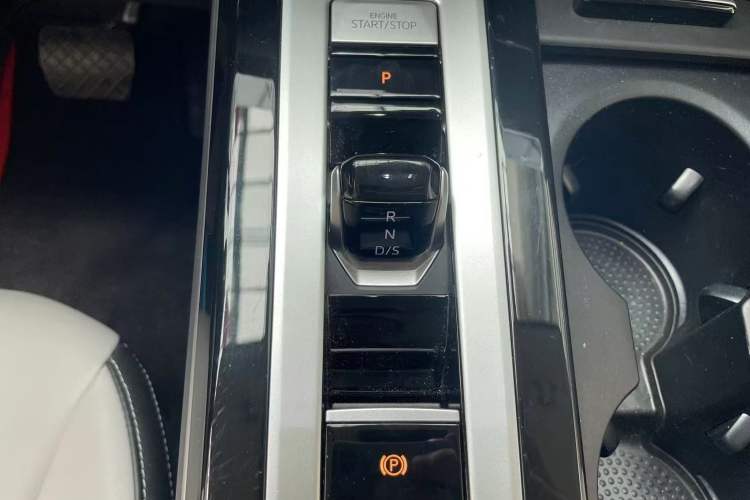 Used Volkswagen Tavendor 2024 330TSI Luxury Touring - All-Inclusive Edition Headliner