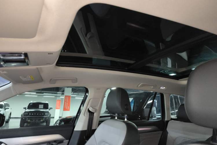 Used Volkswagen Tavendor 2024 380TSI All-Wheel Drive R-Line Cruise Edition Headliner