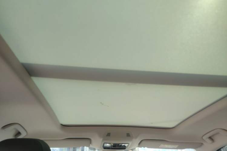 Used Volkswagen Tavendor 2024 380TSI All-Wheel Drive R-Line Cruise Edition Headliner
