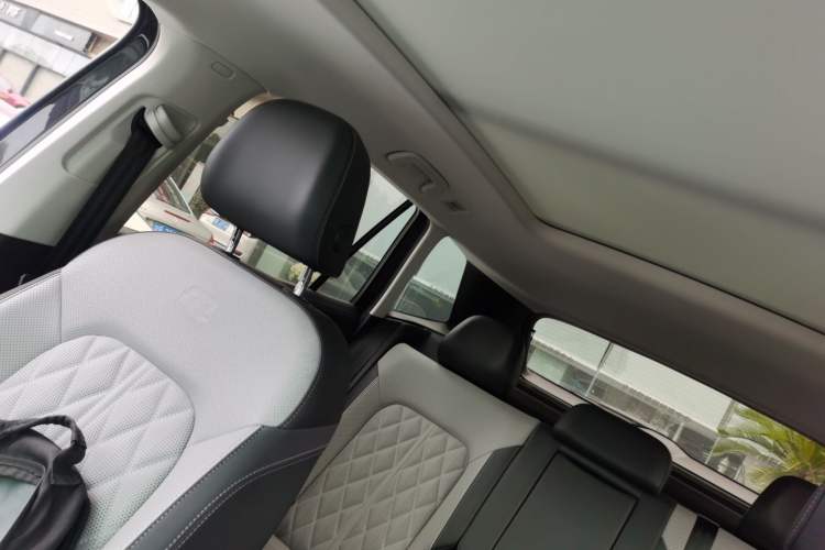 Used Volkswagen Tavendor 2024 Facelifted 380TSI All-Wheel Drive R-Line Cruise Premium Edition Headliner