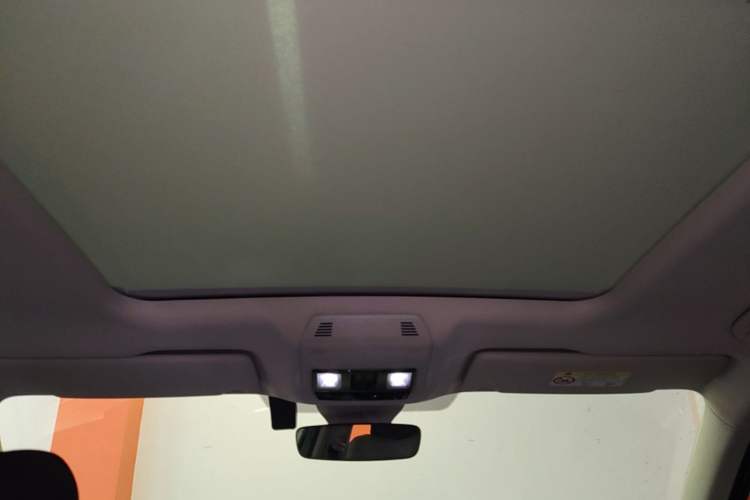 Used Volkswagen Tavendor 2024 380TSI All-Wheel Drive R-Line Cruise Edition Headliner