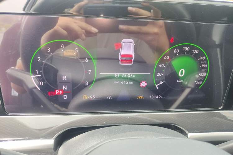 Used Volkswagen Tavendor 2024 380TSI All-Wheel-Drive R-Line Ambition Edition Instrument Cluster