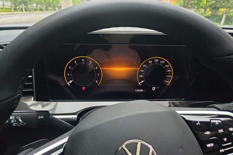 Used Volkswagen Tavendor 2024 380TSI All-Wheel-Drive R-Line Cruise Premium Edition Instrument Cluster