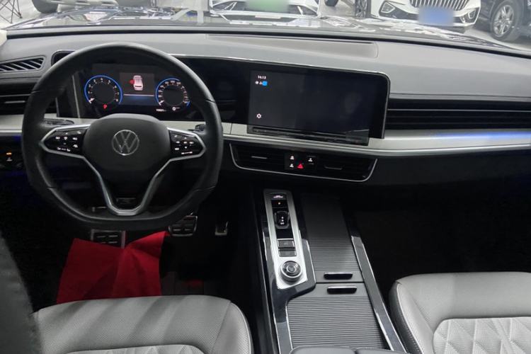 Used Volkswagen Tavendor 2024 380TSI All-Wheel Drive R-Line Cruise Edition Interior 1