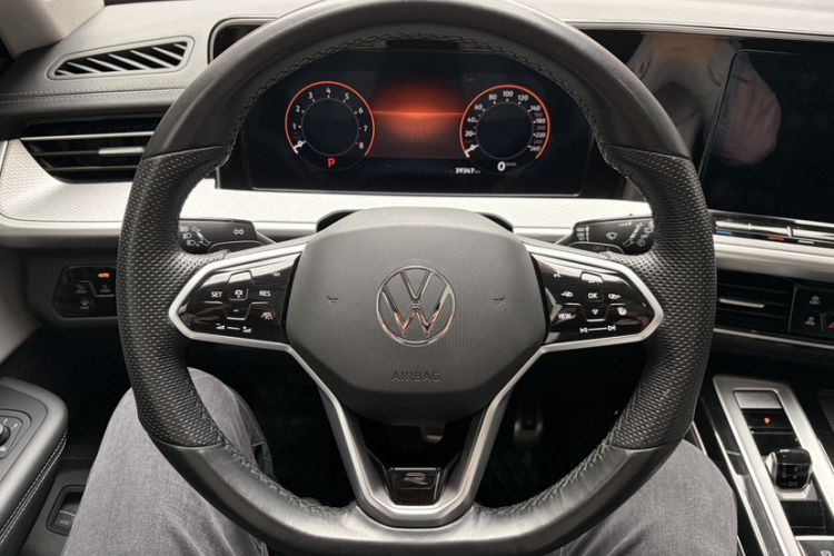 Used Volkswagen Tavendor 2024 380TSI All-Wheel Drive R-Line Cruise Edition Interior 1