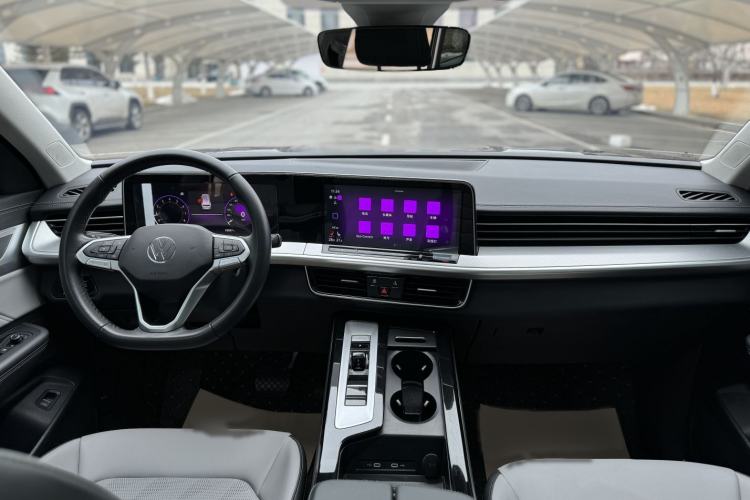 Used Volkswagen Tavendor 2024 330TSI Luxury Touring Edition Interior 1