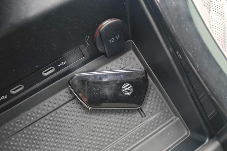 Used Volkswagen Tavendor 2024 380TSI All-Wheel Drive R-Line Cruise Edition Interior 1