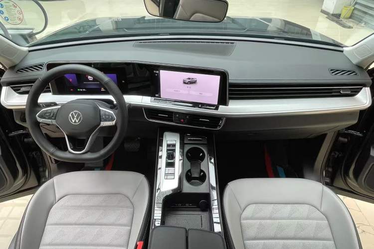 Used Volkswagen Tavendor 2024 330TSI Luxury Touring - All-Inclusive Edition Interior 1