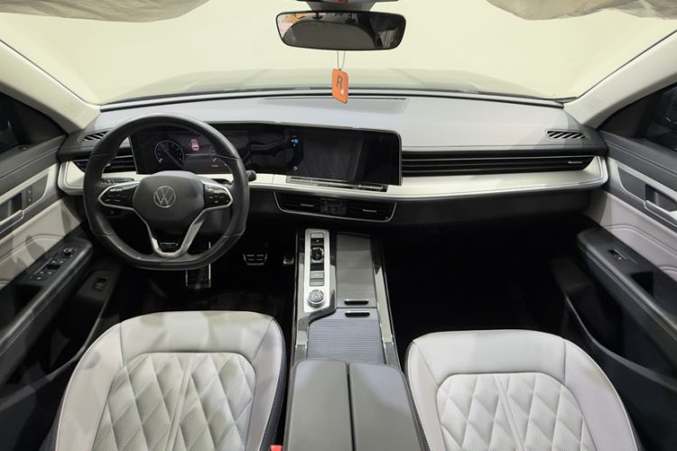Used Volkswagen Tavendor 2024 380TSI All-Wheel Drive R-Line Cruise Edition Interior 1