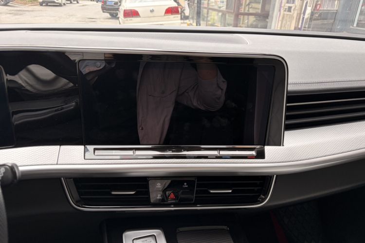 Used Volkswagen Tavendor 2024 380TSI All-Wheel Drive R-Line Cruise Edition Interior 2