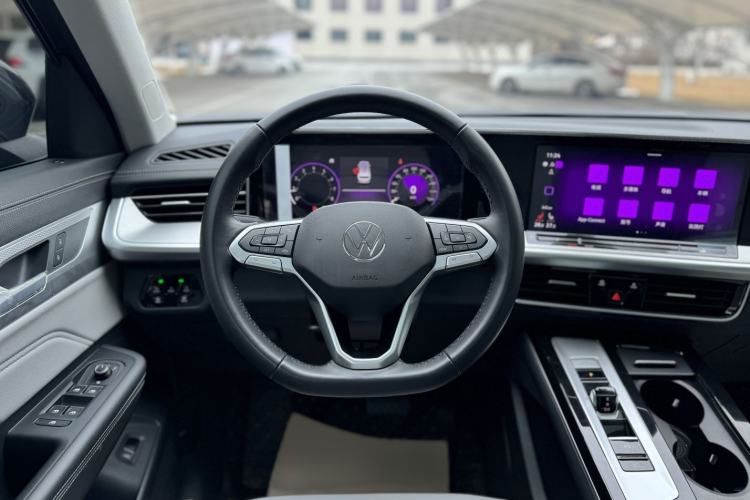 Used Volkswagen Tavendor 2024 330TSI Luxury Touring Edition Interior 2