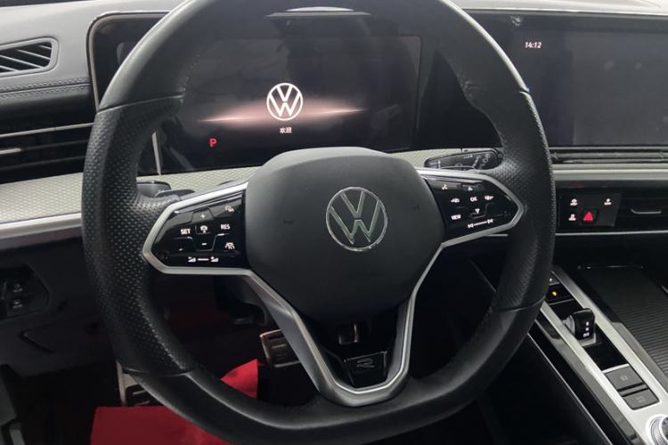 Used Volkswagen Tavendor 2024 380TSI All-Wheel Drive R-Line Cruise Edition Interior 3