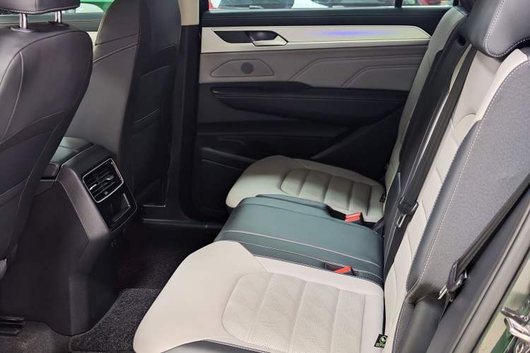 Used Volkswagen Tavendor 2024 330TSI Luxury Touring - All-Inclusive Edition Interior 4